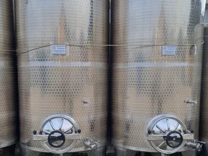 STAINLESS STEEL TANKS, CAPACITY 2500 LITERS, STORAGE MODEL ROUNDED BOTTOM, NEW EQUIPMENT