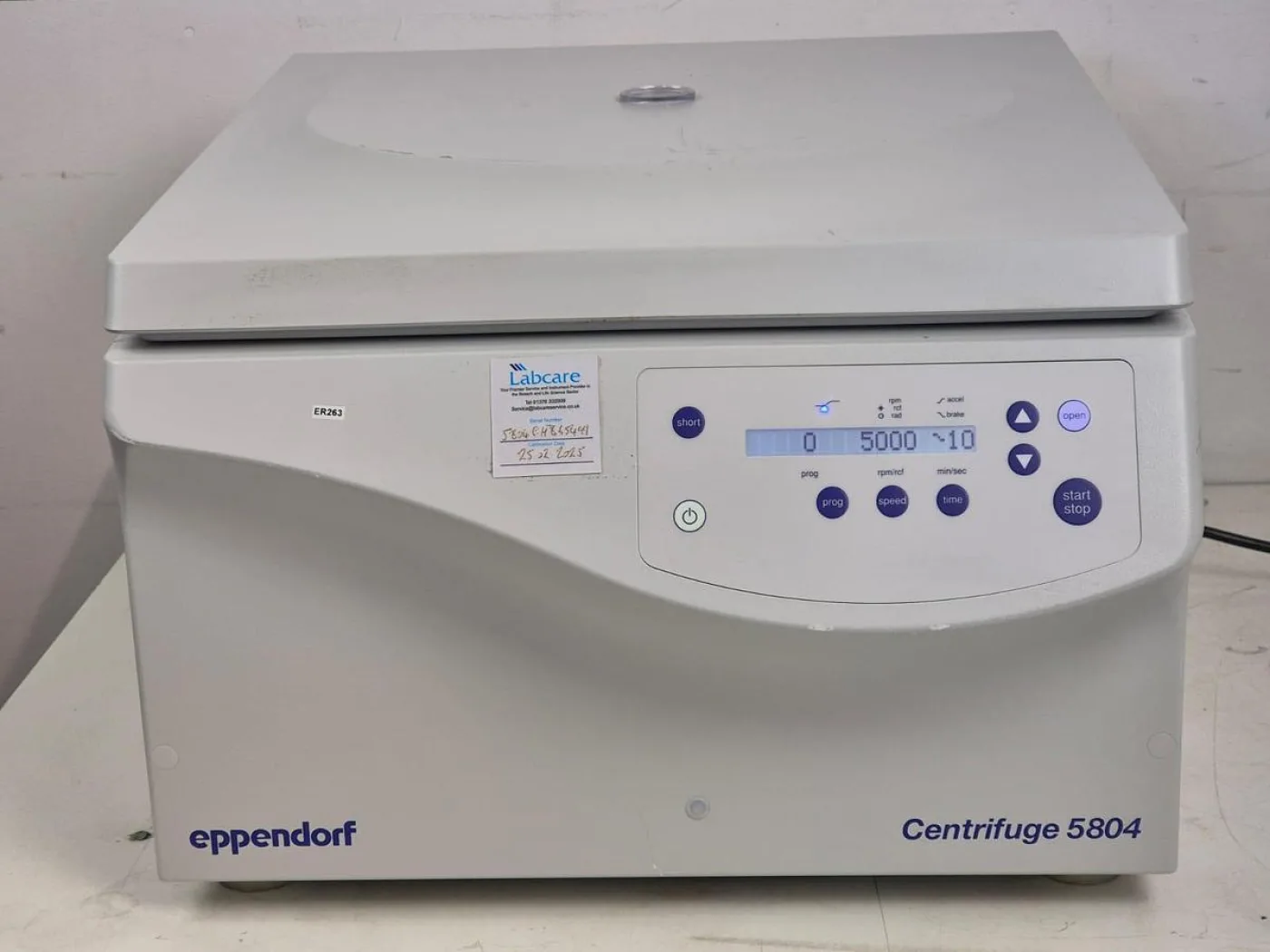 Eppendorf 5804 benchtop centrifuge - 3