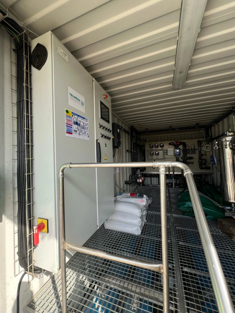 MOBILE CONTAINER WITH COMPLETE WATER OSMOSIS SYSTEM