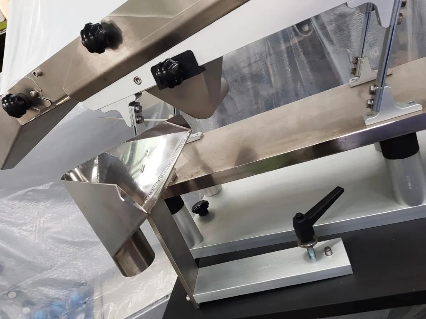 ELEVATORE ALIMENTATORE PER CAPSULE COMPRESSE – CAM - 2