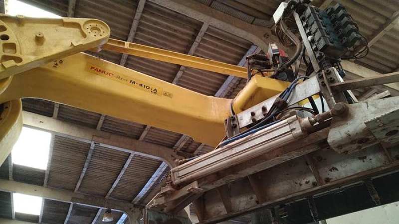 2003 Fanuc M410