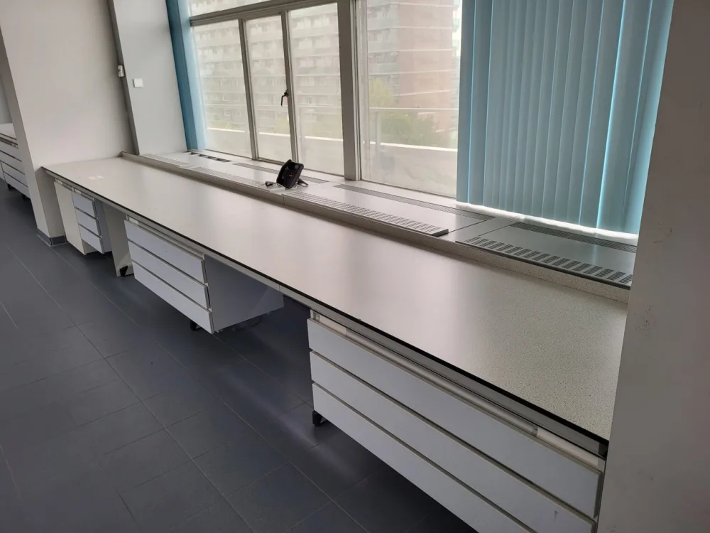 1909 – Used S+B Laboratory wall table (550 cm)
