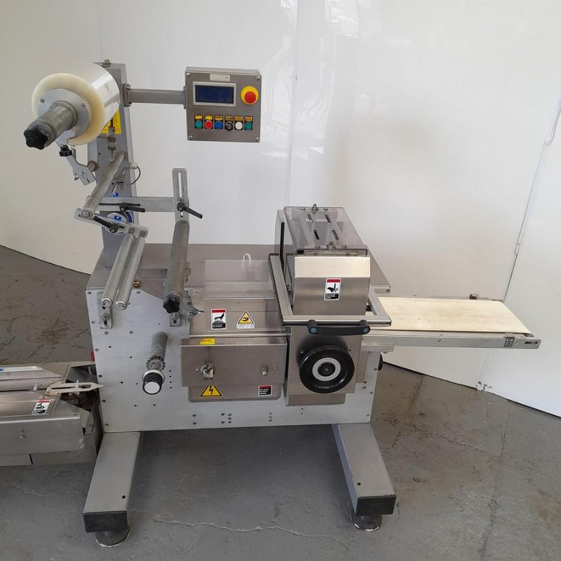 Delfin Flowpack with Conveyor