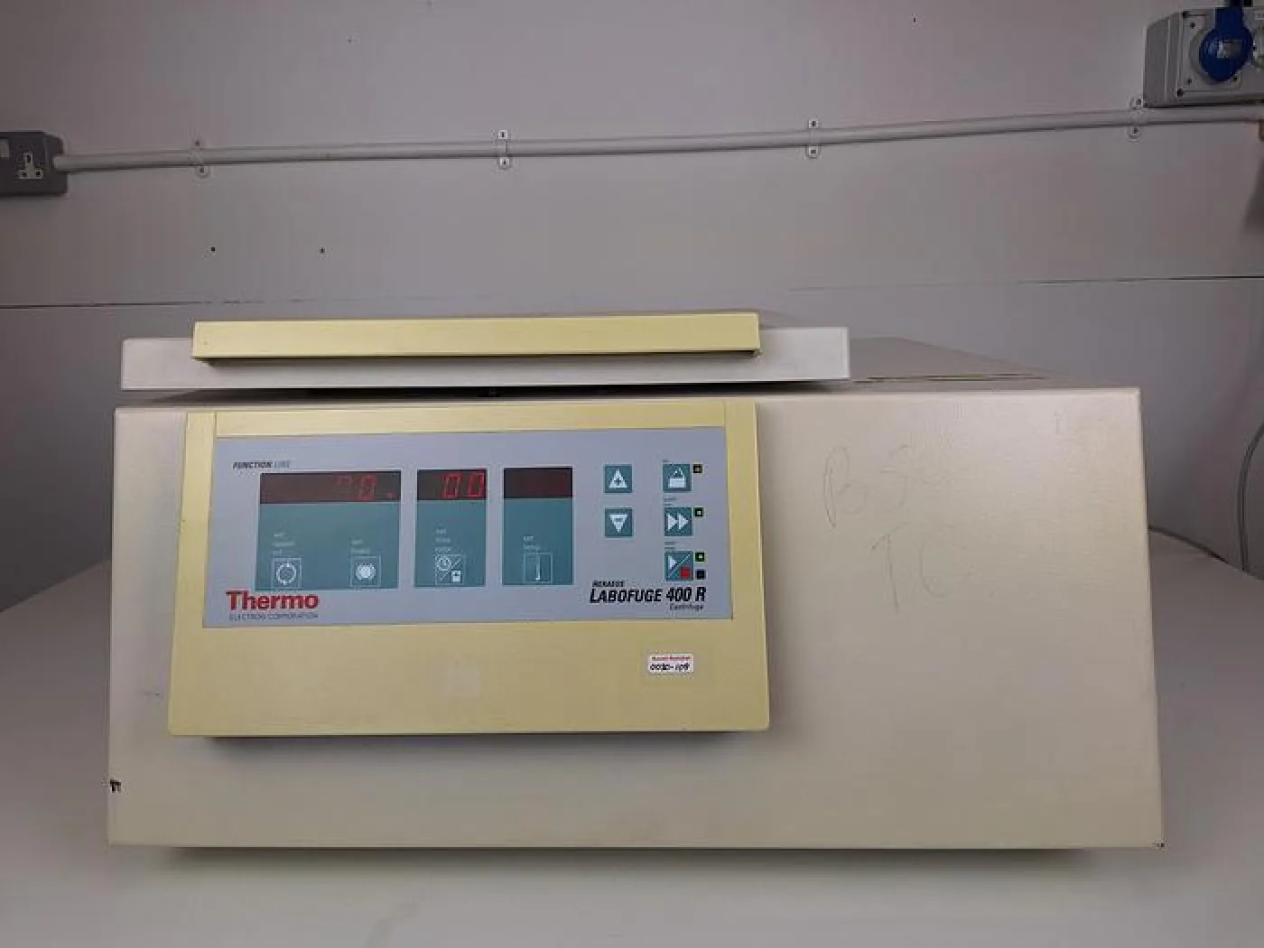 Thermo Fisher Scientific Labofuge 400R refrigerated Centrifuge - 6