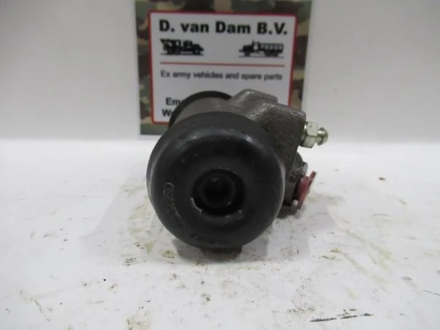 Wielremcilinder links, Kaiser jeep M715 - 3