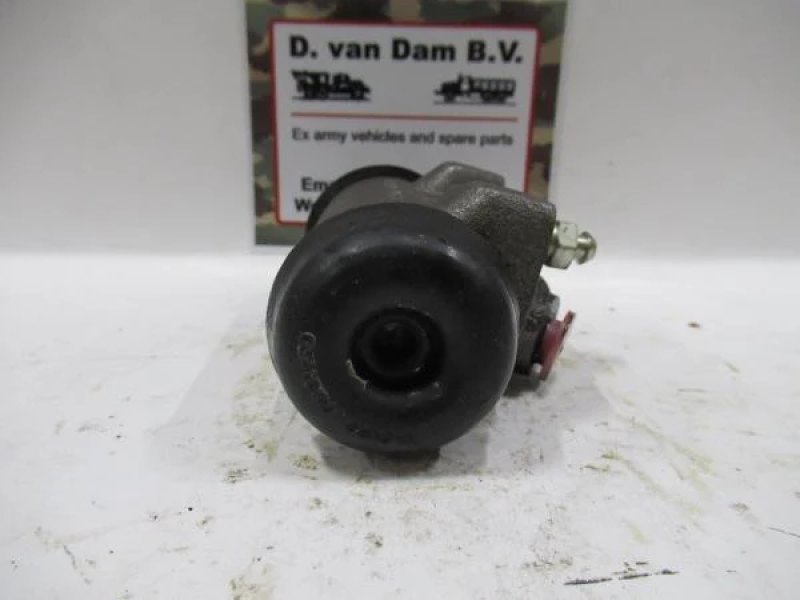 Wielremcilinder links, Kaiser jeep M715