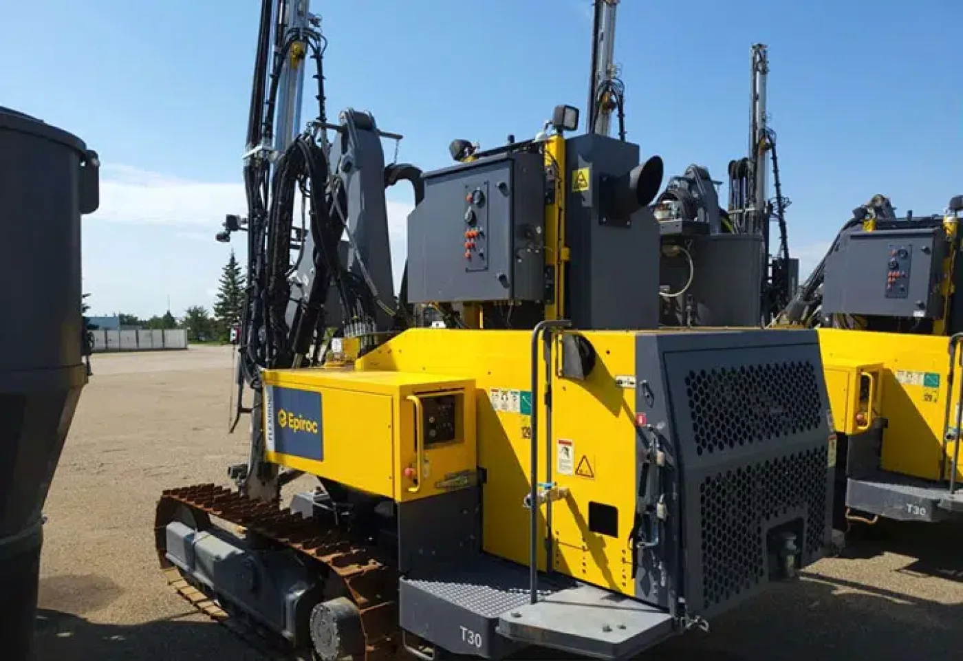 Sandvik Commando DC125R Rock Drill - 2