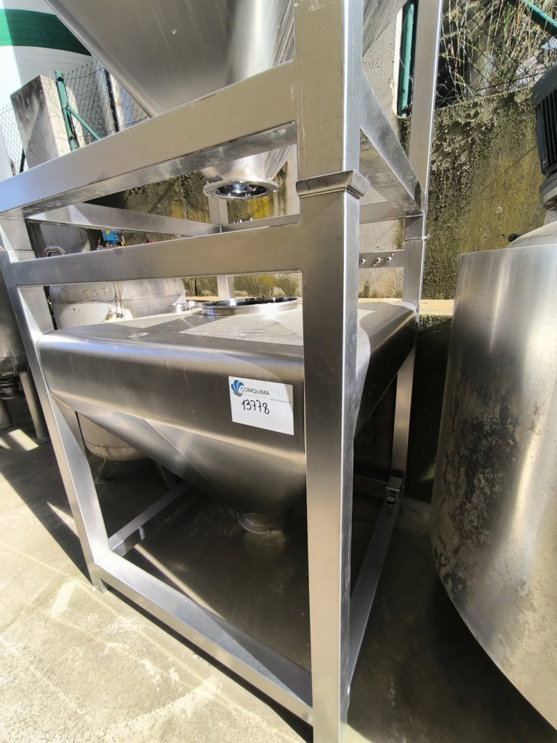 CONICAL STAINLESS STEEL STACKABLE TANK 675 LITRES
