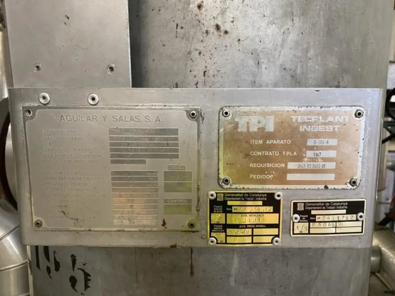 USED AGUILAR TANK AND STAINLESS STEEL ROOMS 650 LITERS