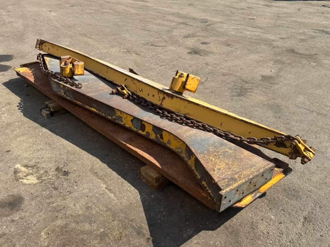 Caterpillar Tail gate730 - 8