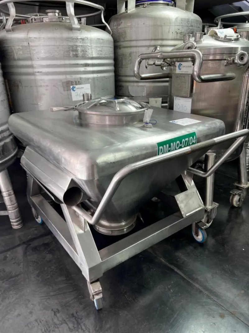 USED STAINLESS STEEL TANK 410 LITERS