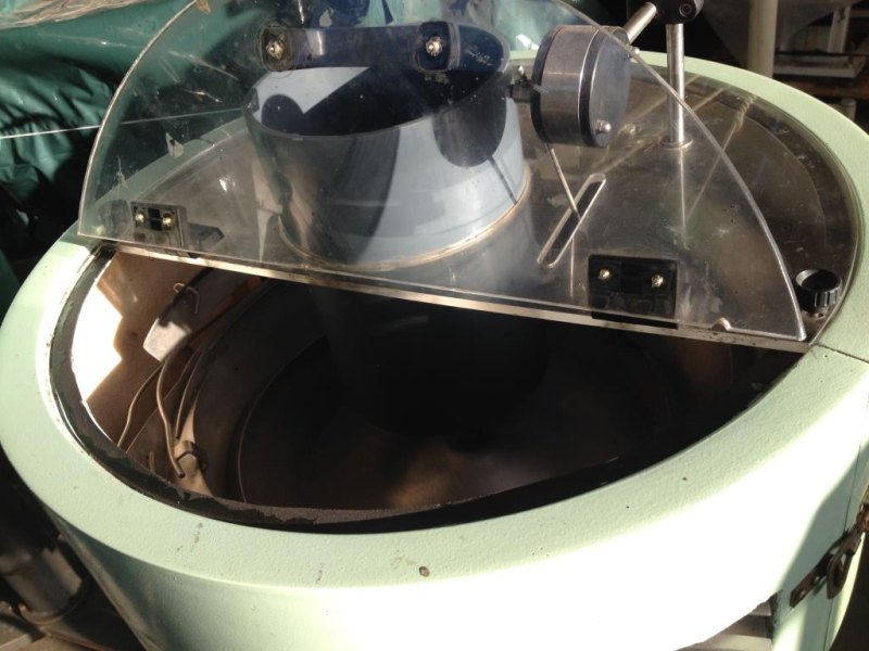 ALIMENTATORE VIBRANTE A TAZZA PER TAPPI