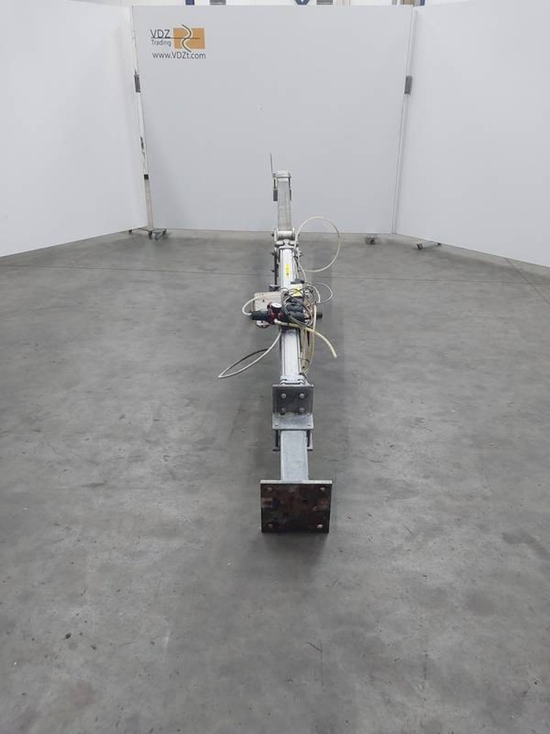 Hook lift