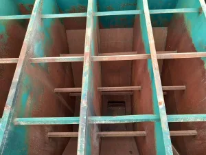 Silo de descarga / alimentação de ferro com separadores