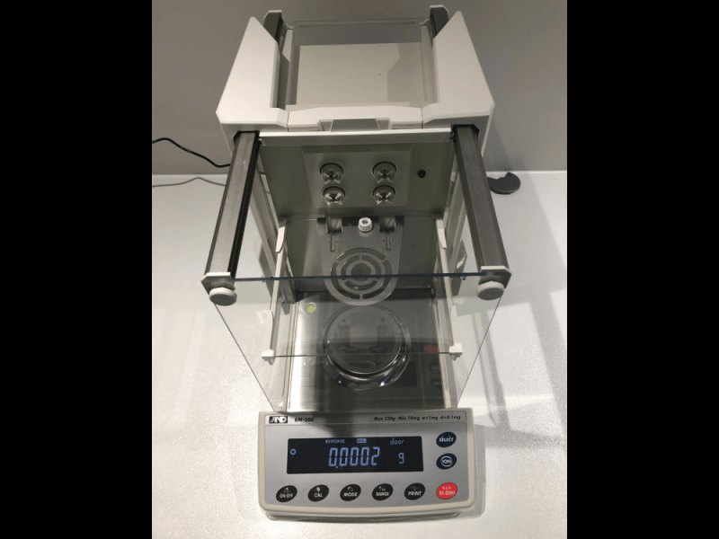 A&D BM-200 Series Analytical 4-Place Balance