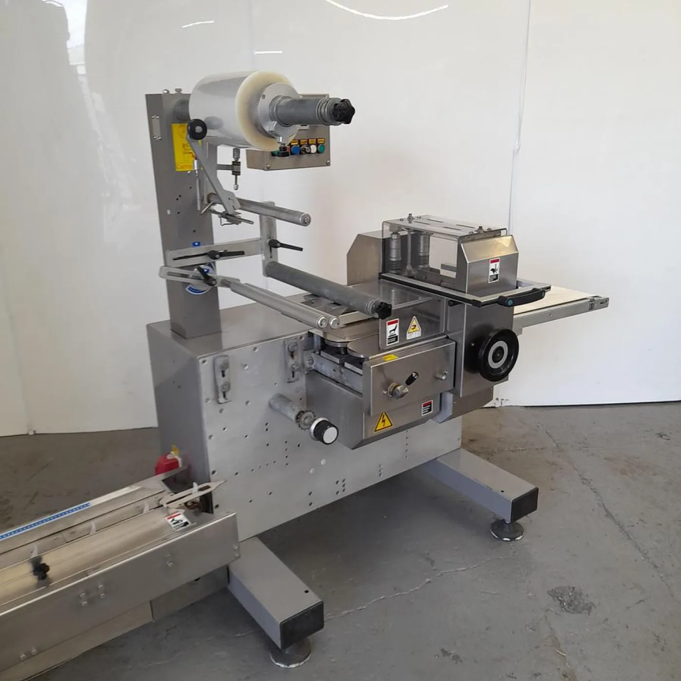 Delfin Flowpack with Conveyor - 4