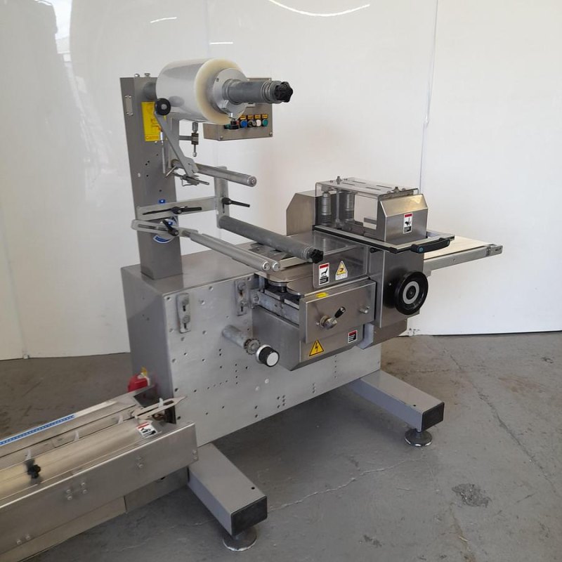 Delfin Flowpack with Conveyor
