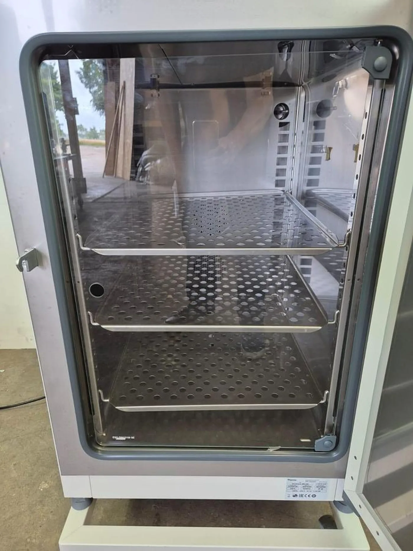 Thermo Scientific Heratherm IMH180 Incubator - 3