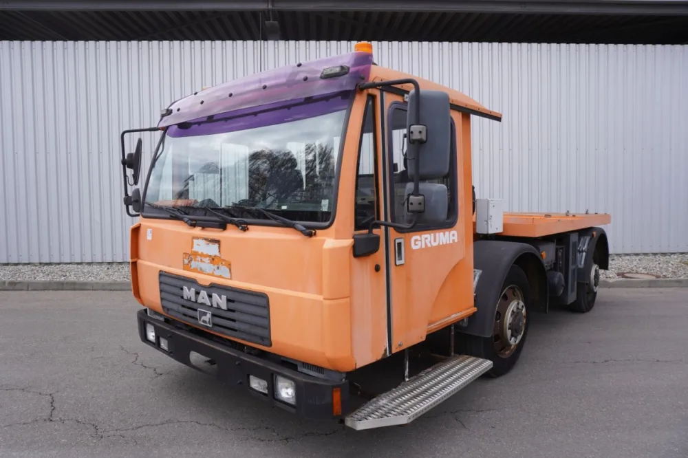 Schlepper MAN 10.220 4X4 BB L2000 (2006)