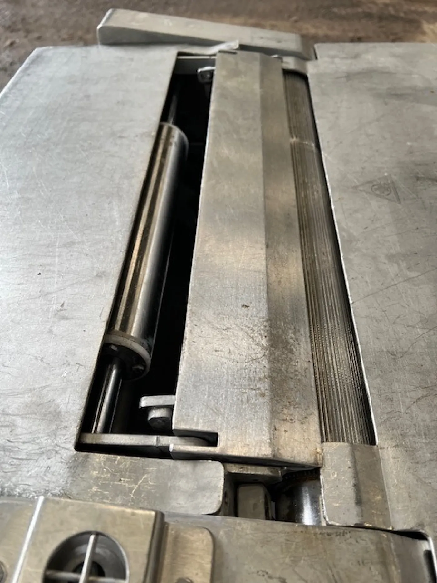 Grasselli RST520M Skinning Machine - 4