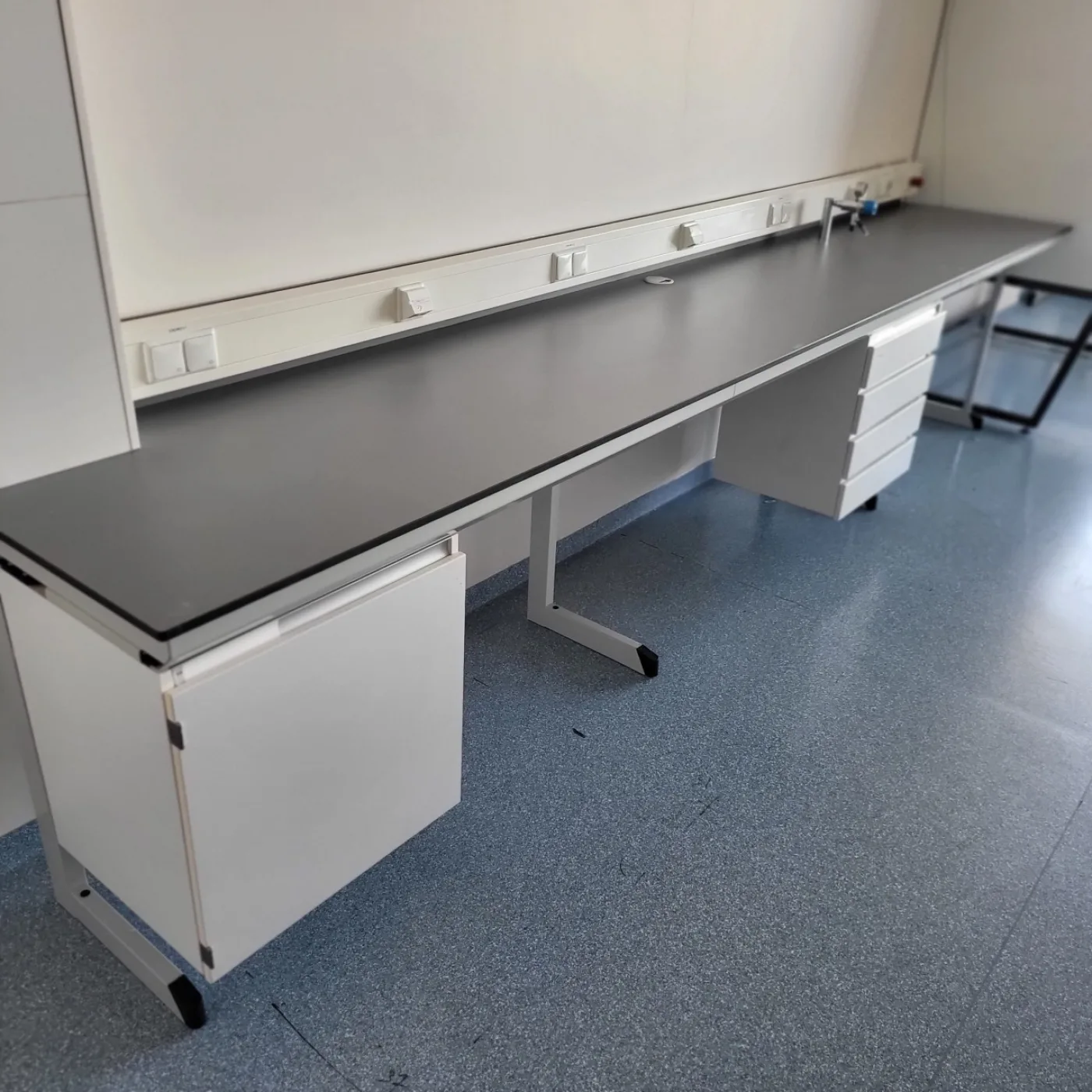 2040 - Used S+B Laboratory wall table (423 cm) - 1