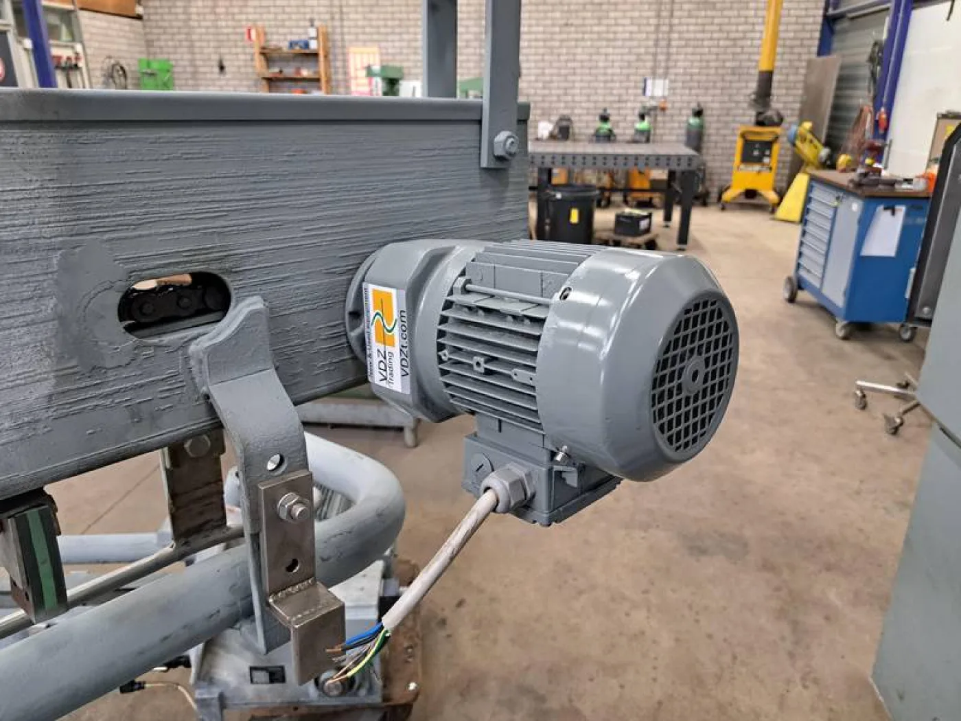 Empty hook lowering conveyor - 2