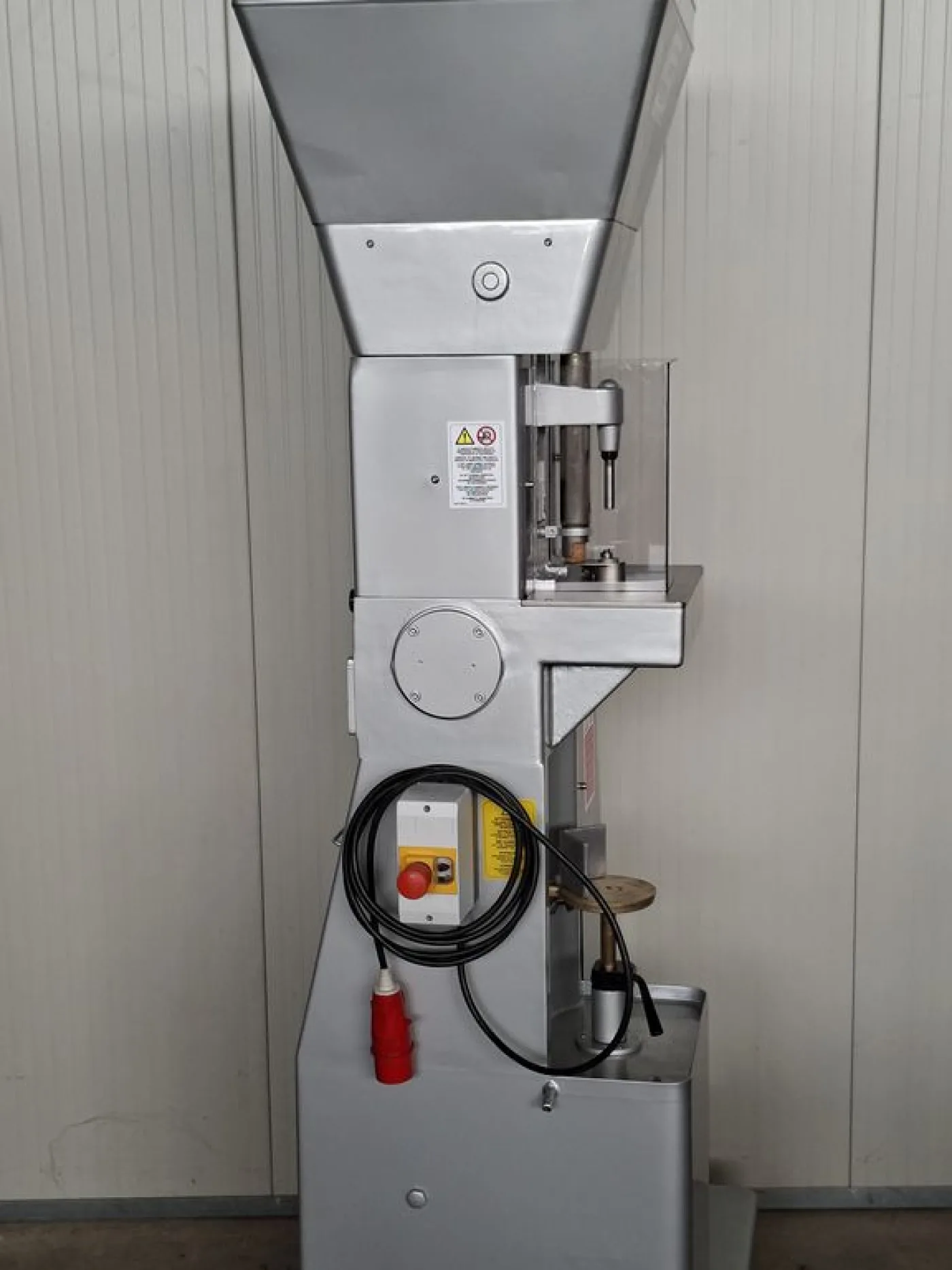SEMI-AUTOMATI BERTOLASO CORKING MACHINE FOR MUSHROOM CORK, SECOND HAND MACHINE - 5