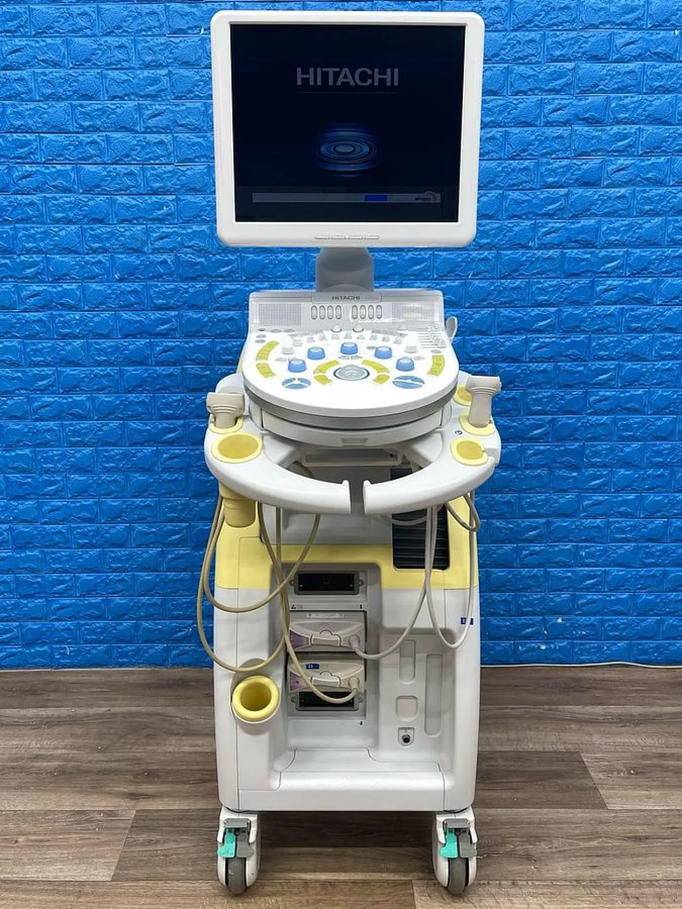 Hitachi HI VISION Ascendus Ultrasound YOM: 2016 - 3