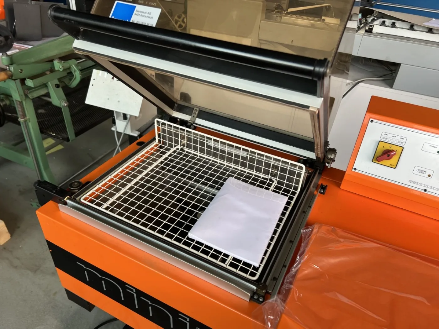 Mise sous plastique Minipack FM 75 - 7