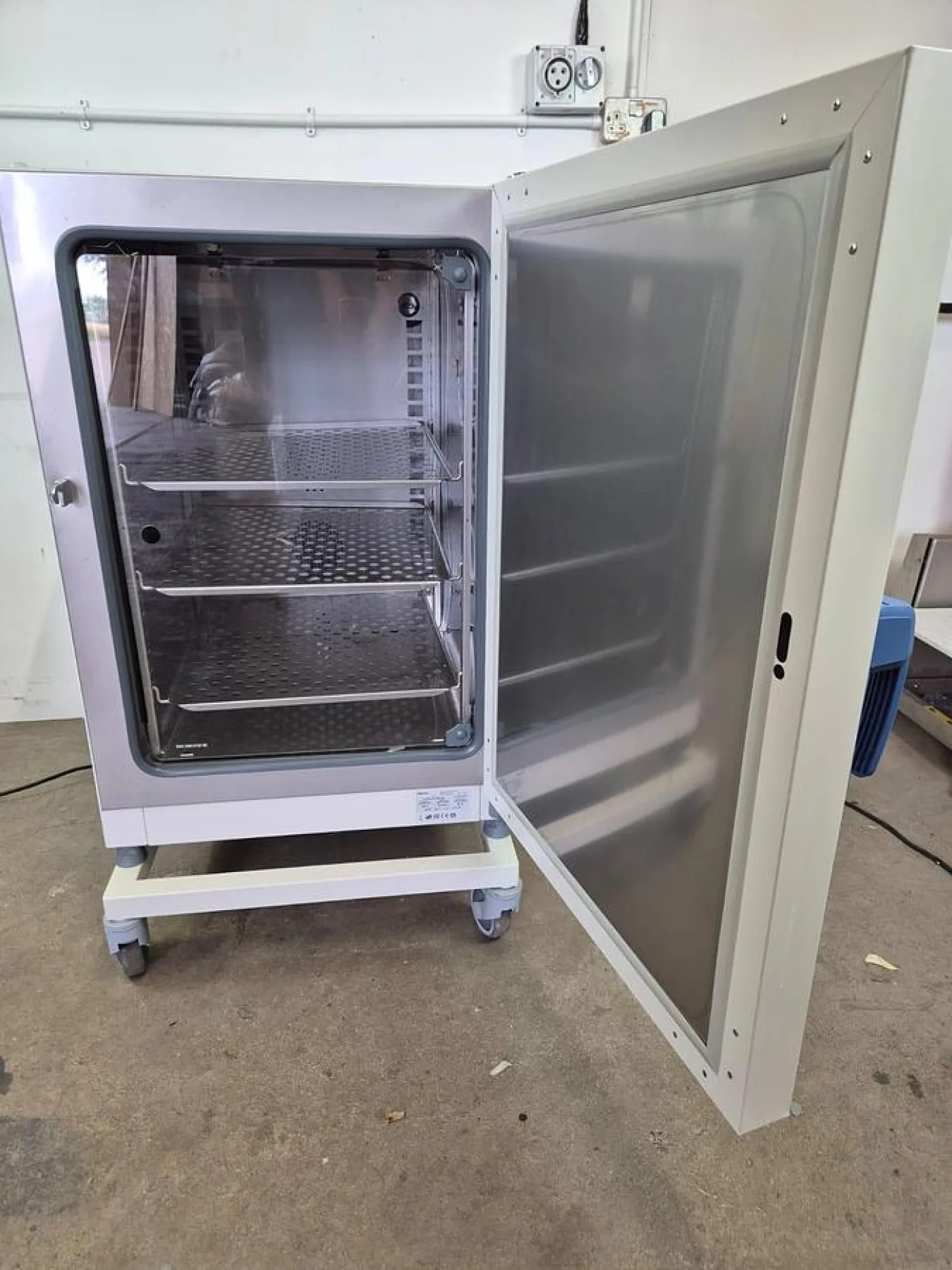 Thermo Scientific Heratherm IMH180 Incubator - 7
