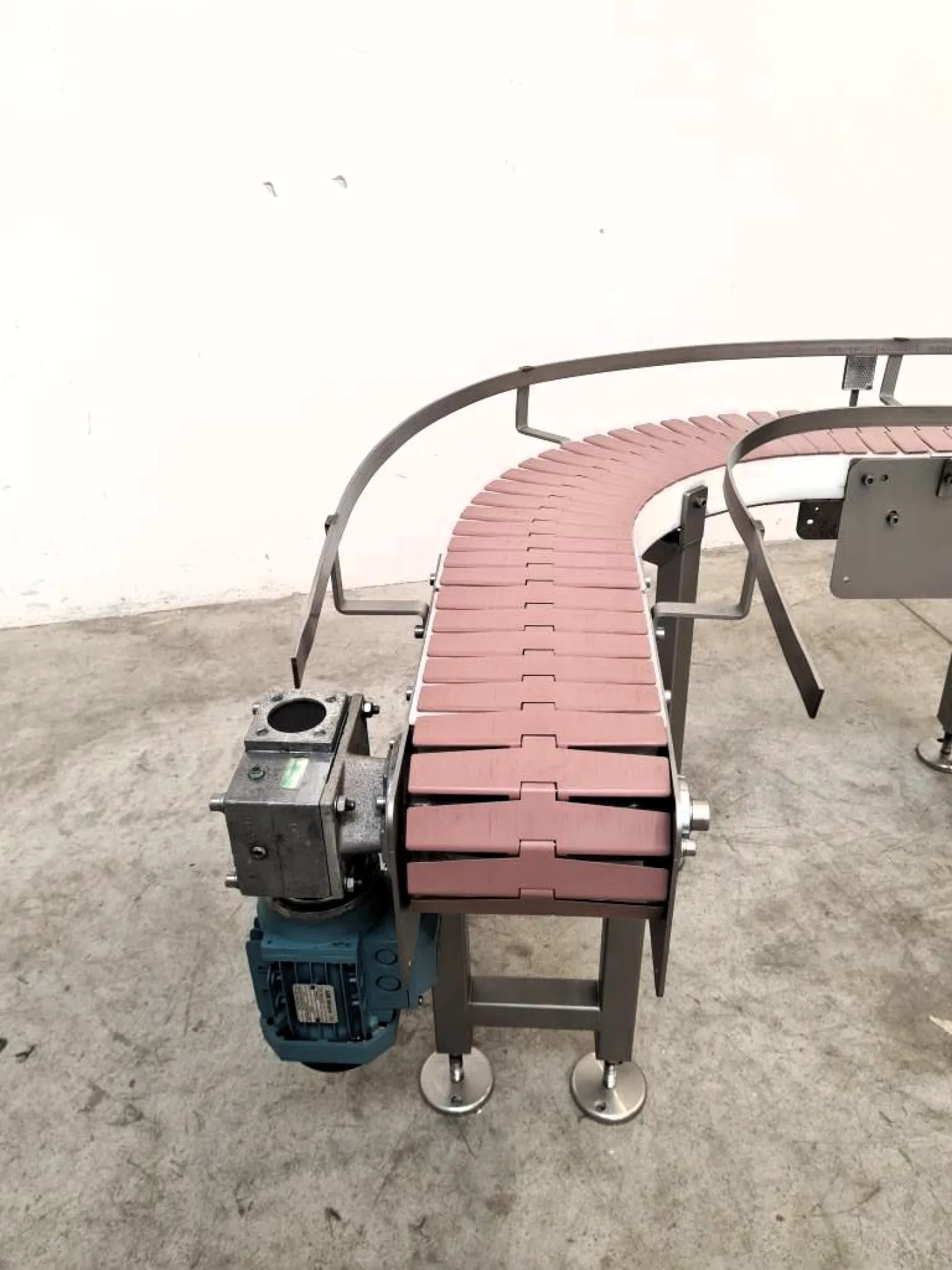 NASTRO TRASPORTATORE MOTORIZZATO CON CURVA A 90° - 4
