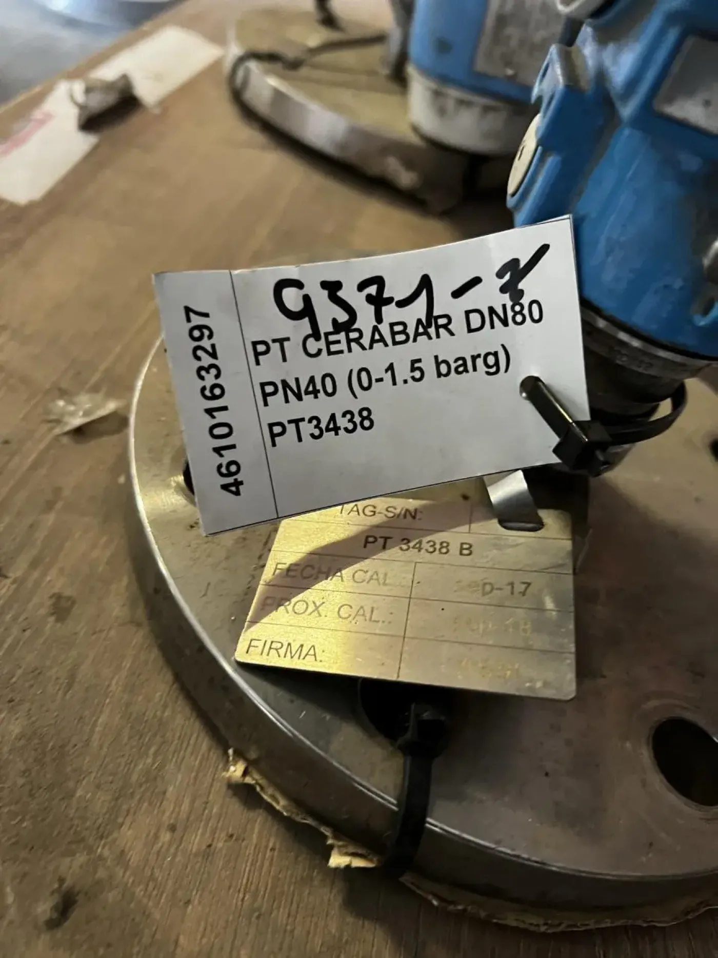 PRESSURE INDICATORS C7054 - 1