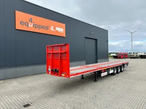 new and unused Heavy-Duty flatbed / 690cm extendable / steering axle / lift axle / twistlocks / timberstakes / NL-trailer / APK: 04-2027