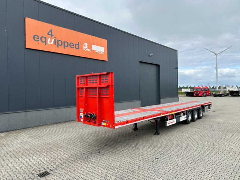 new and unused Heavy-Duty flatbed / 690cm extendable / steering axle / lift axle / twistlocks / timberstakes / NL-trailer / APK: 04-2027