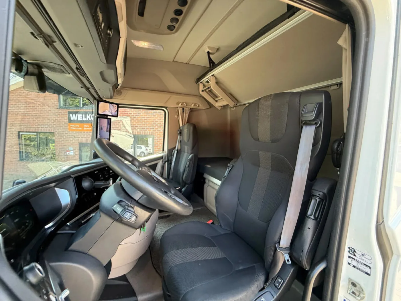 DAF XG 480 with stationary air conditioning, 2 fuel tanks, PTO prep, Dutch truck, in excellent condition - 6