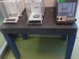 1056-Used laboratory weighing table, granite top