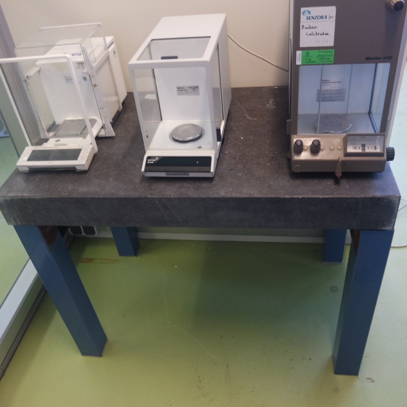 1056-Used laboratory weighing table, granite top