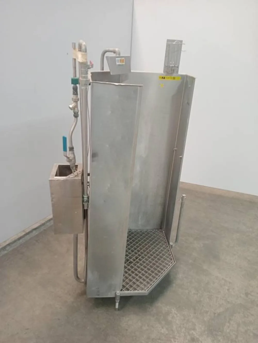 Apron washer