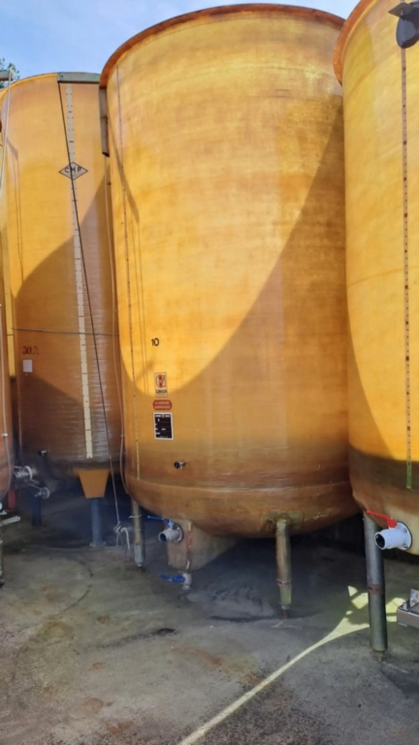 FIBERGLASS TANK , VARIABLE CAPACITY TANK GIMAR, CAPACITY HL 100 ABOUT, ROUNDED BOTTOM, SECOND-HAND EQUIPMENT - 4