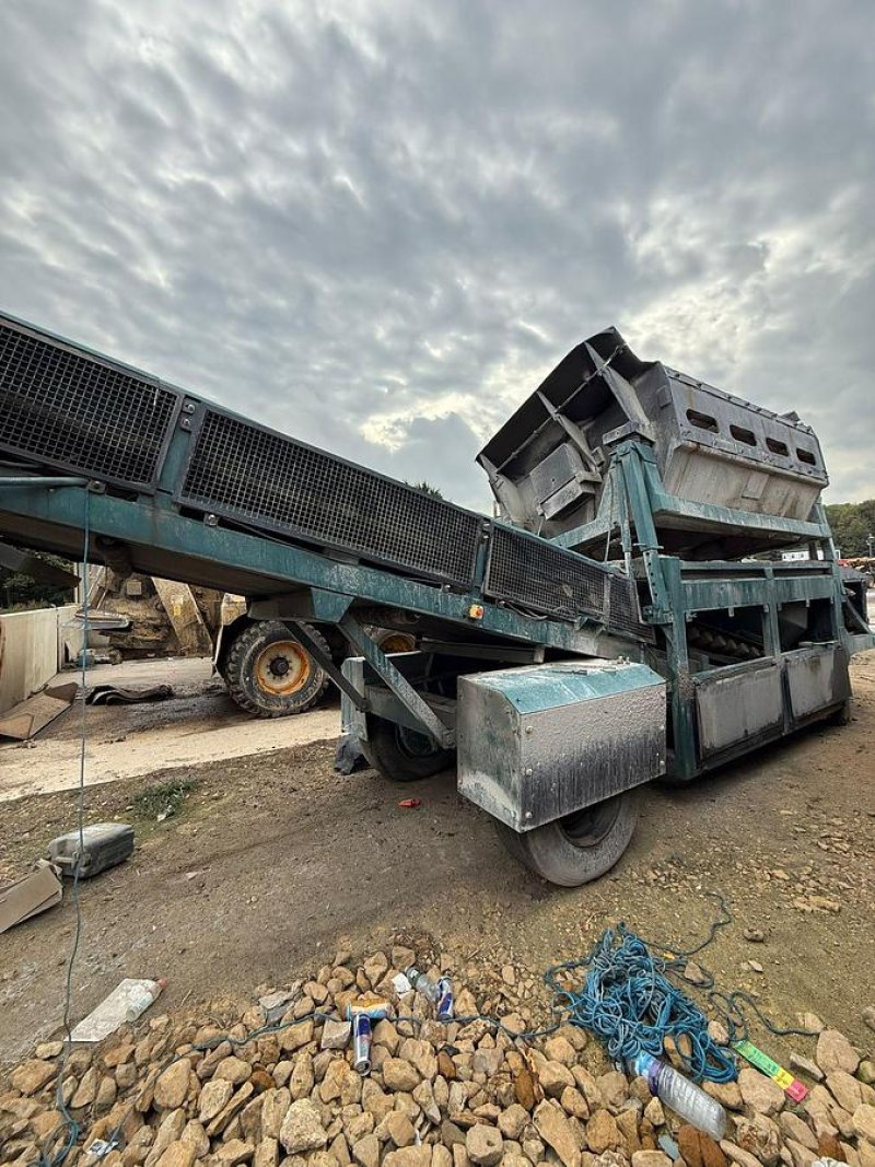 2004 Powerscreen Powergrid 800 Screening Plant