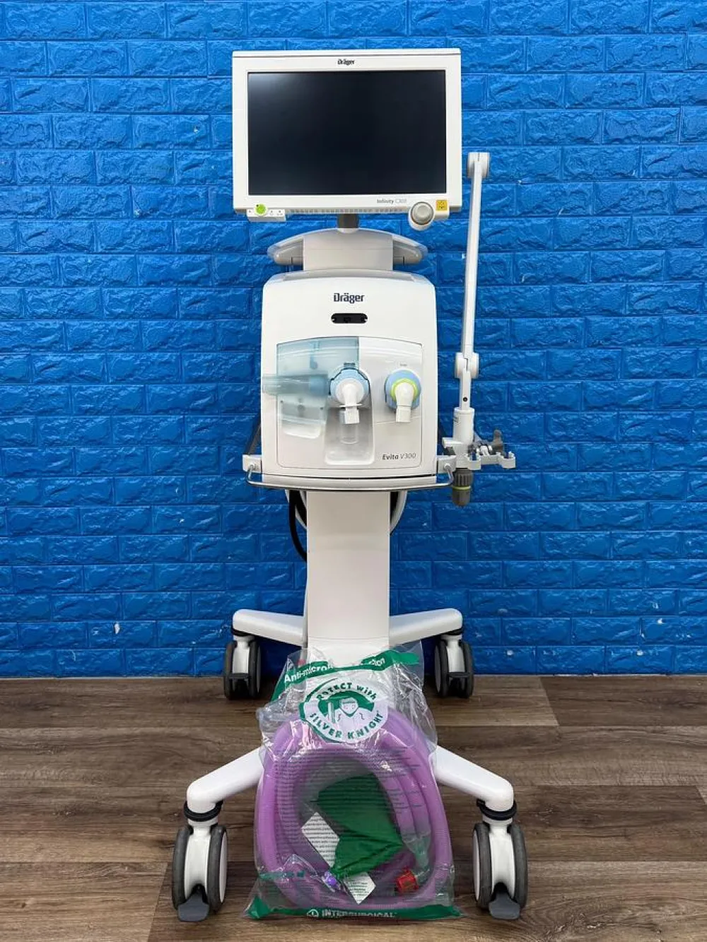 Drager Evita V300 Ventilator Hours: 21823 YOM: 2014