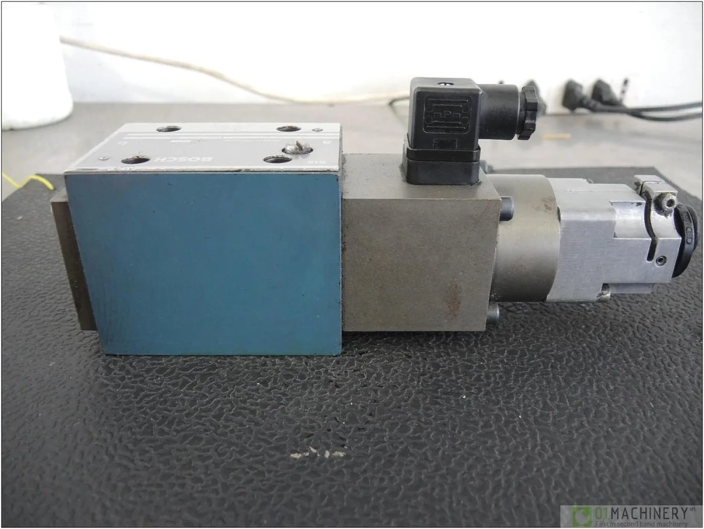 2000 BOSCH 0811403001 AI2233 - 5