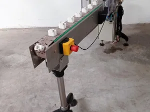 NASTRO TRASPORTATORE A TAPPARELLE CON TAPPATTRICE PNEUMATICA