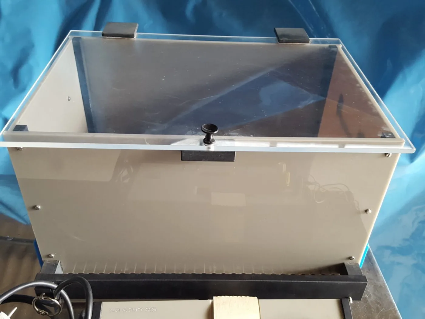 ACTIVITY CAGE – UGO BASILE – MOD. 7401 - 3