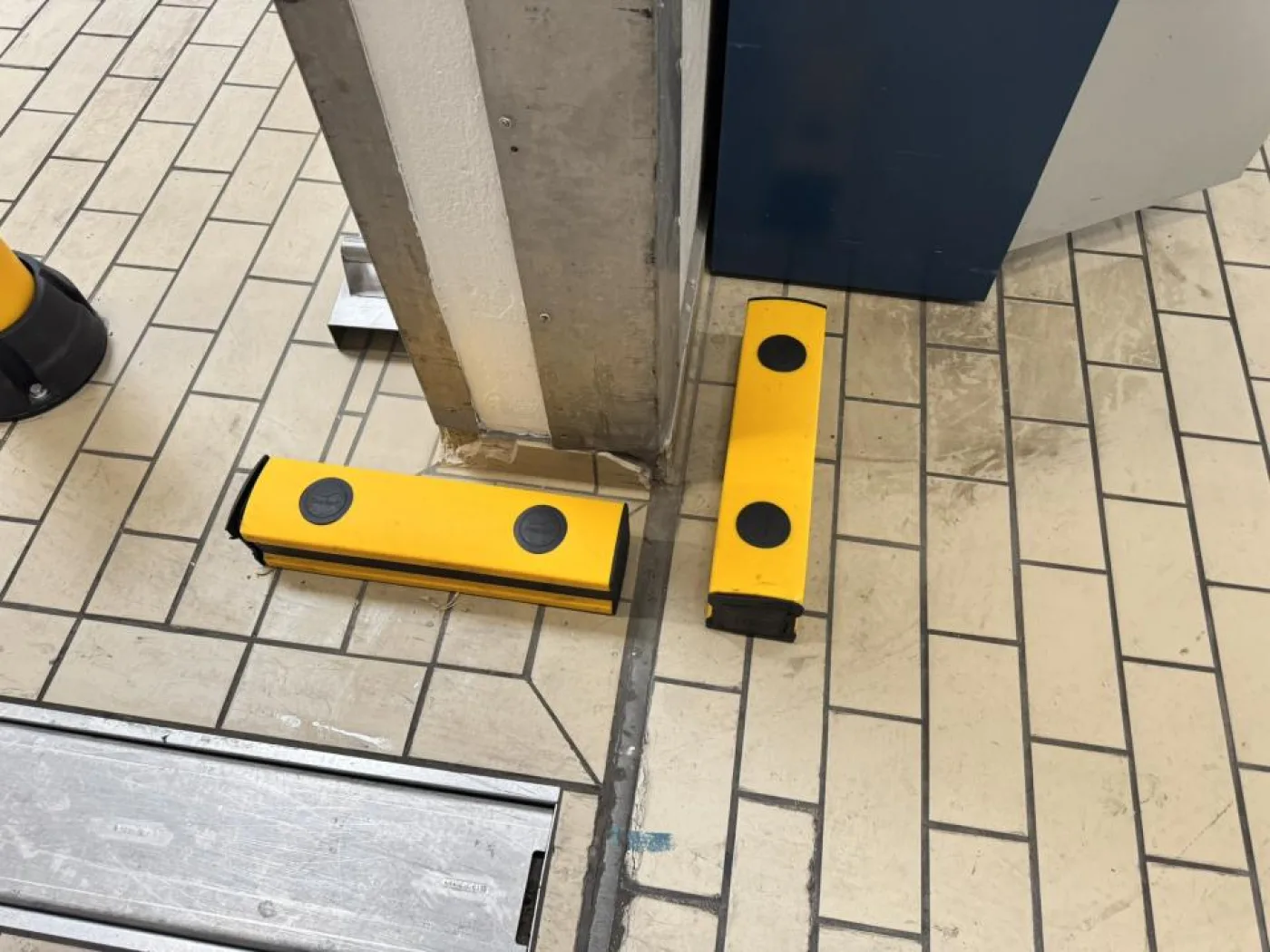 physical protection / impact safety barriers (room) - 3