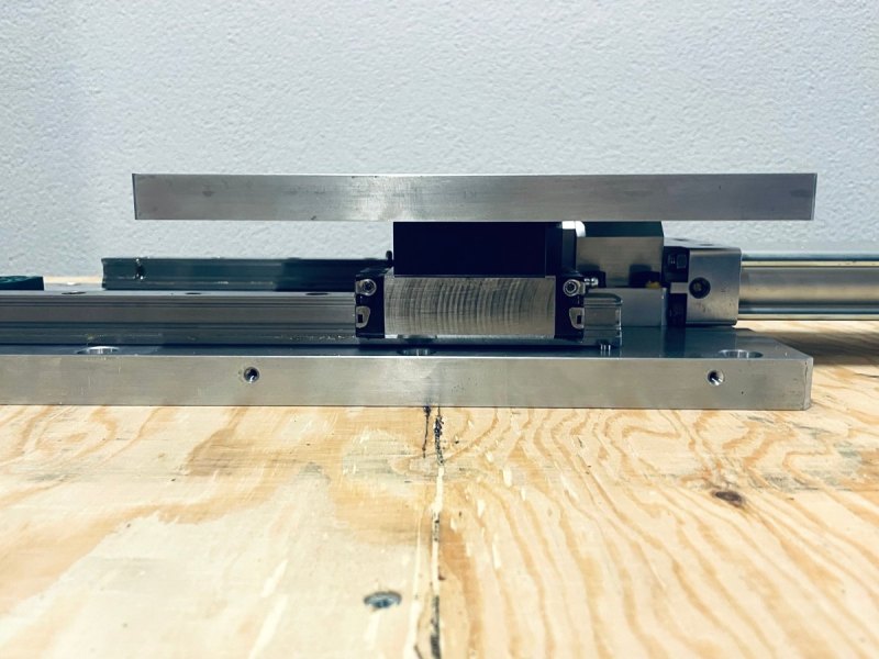 Tünkers Pneumatische Lineareinheit LE 100-200 VRL SB T02