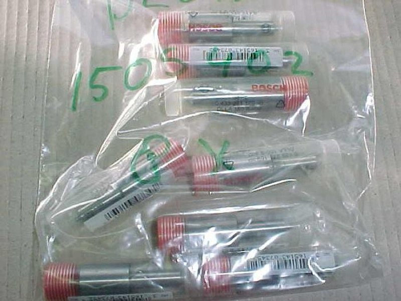BOSCH INJECTOR NOZZLE DLLA150S402 NEW !!
