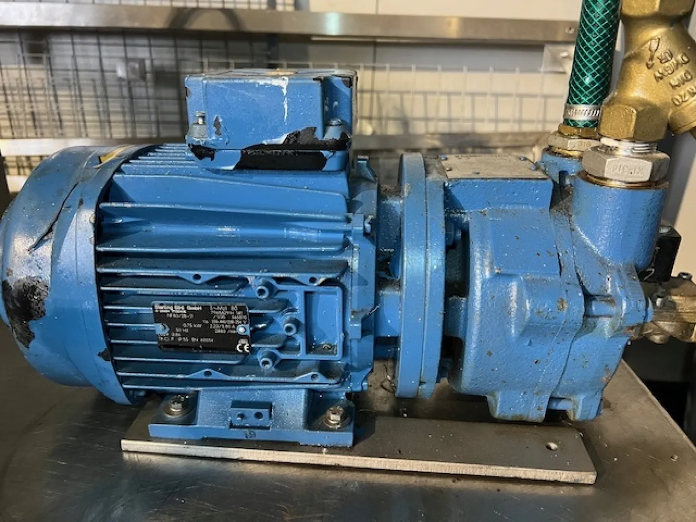LEMA 25 Vacuum Pump - 2