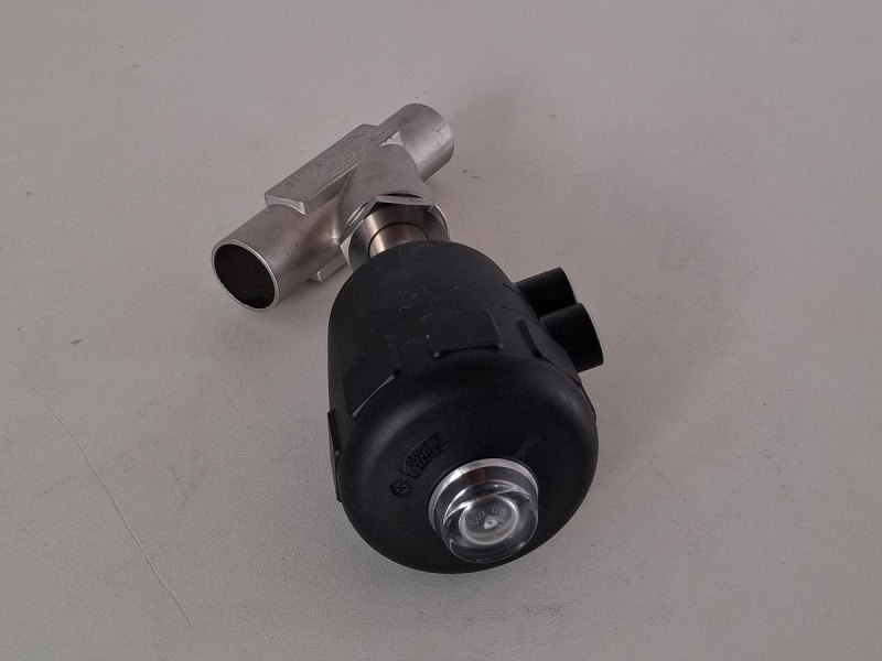 Bürkert 2000A Pneumatisches Schrägsitzventil DN25 PN16 PTFE