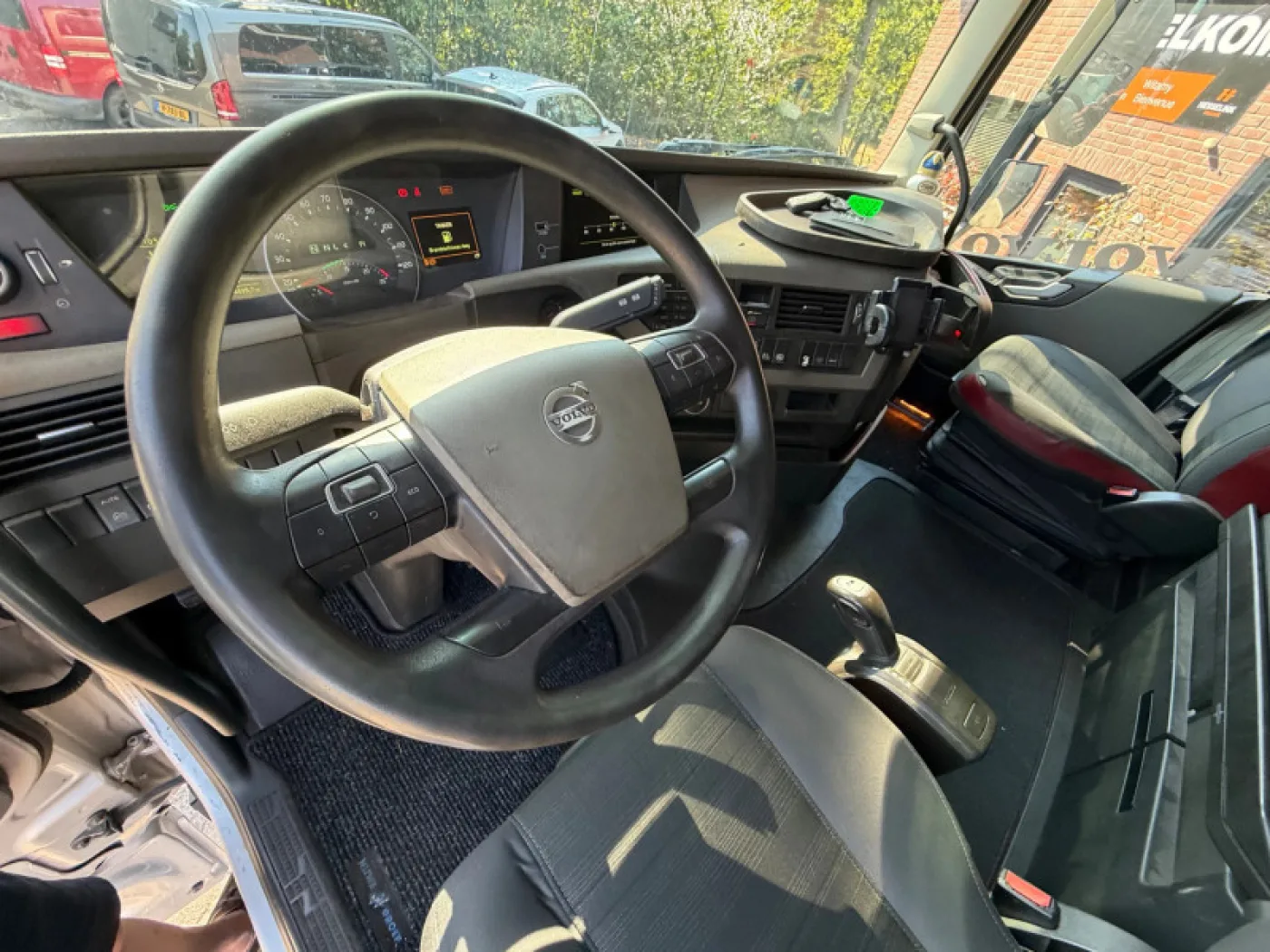 Volvo FH 420 4X2 Globetrotter Hydraulic NL Truck - 7